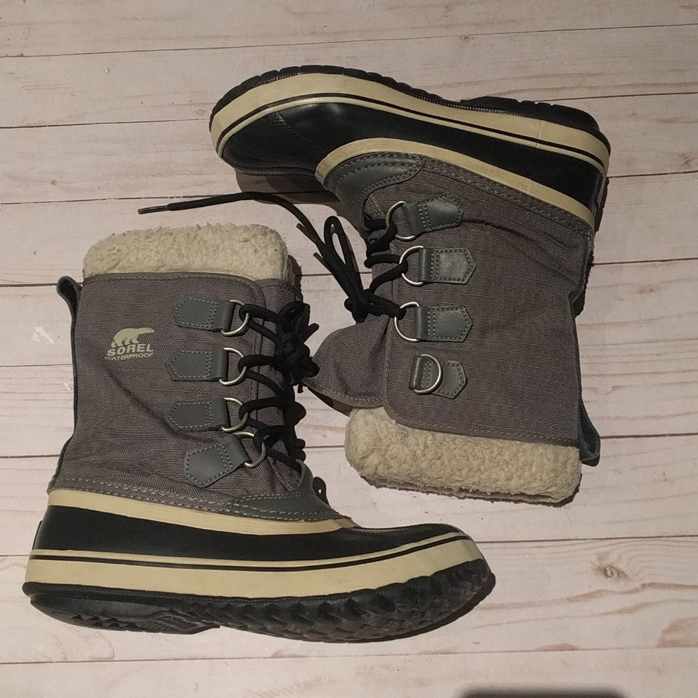 Beautiful grey Sorel boots 🍀🍀🍀